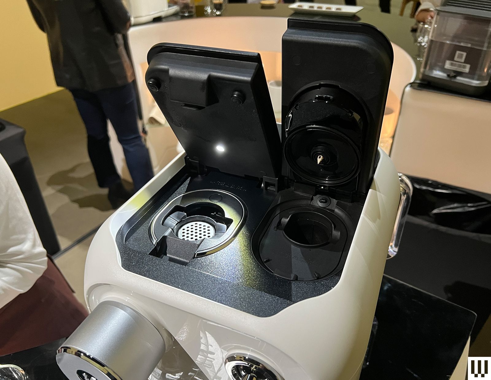 Khoang chứa viên nén AltaRound trên máy Keurig Alta