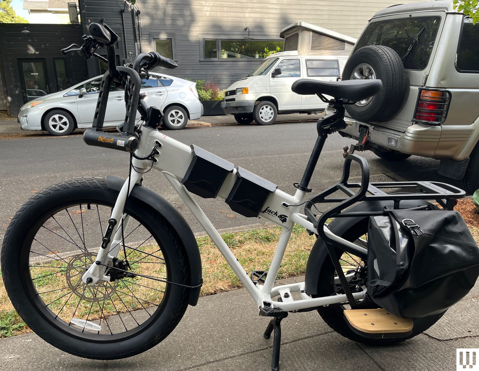 JackRabbit MG Cargo Bike ngoài đời thực