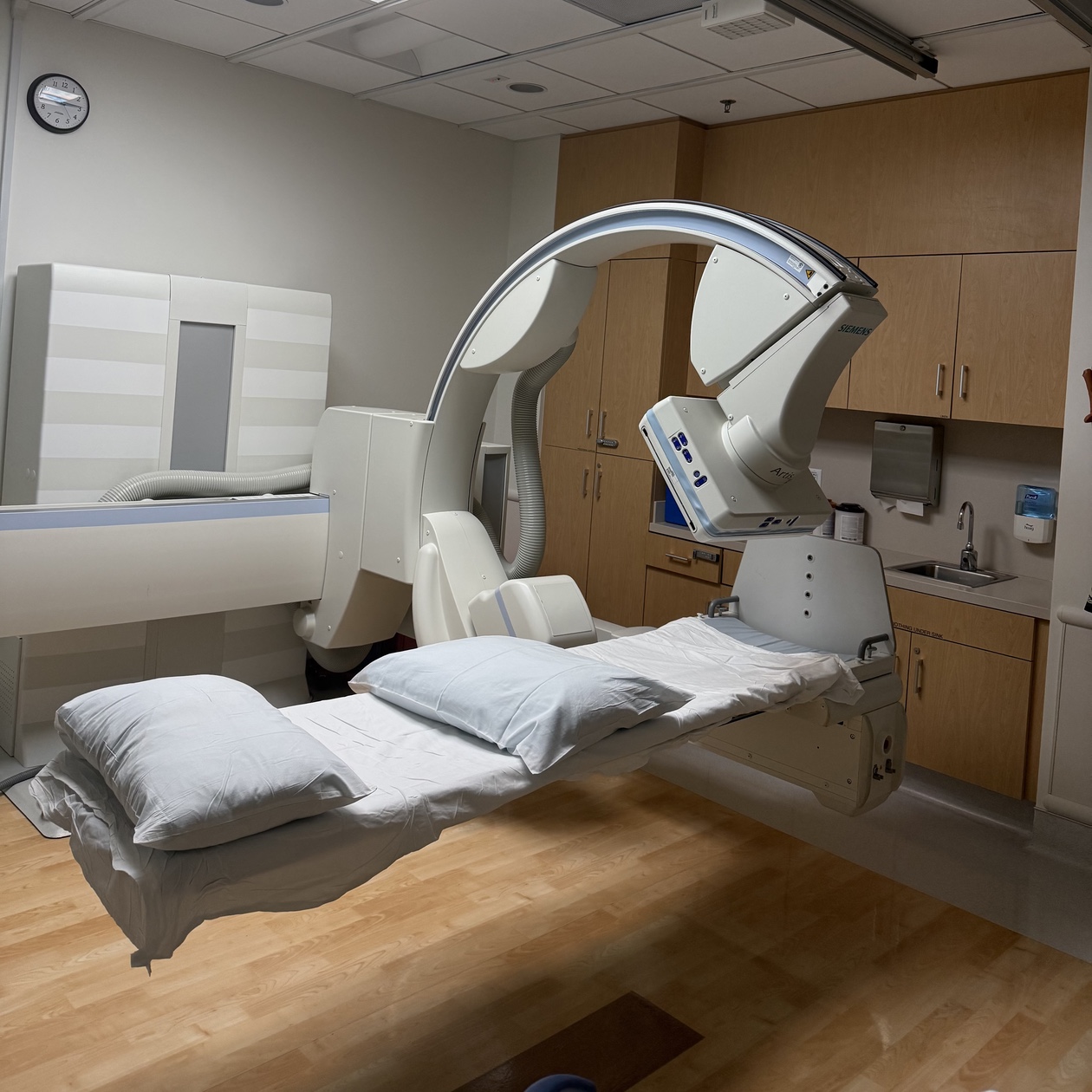 Máy fluoroscope dùng trong thủ thuật chọc dò tủy sống
