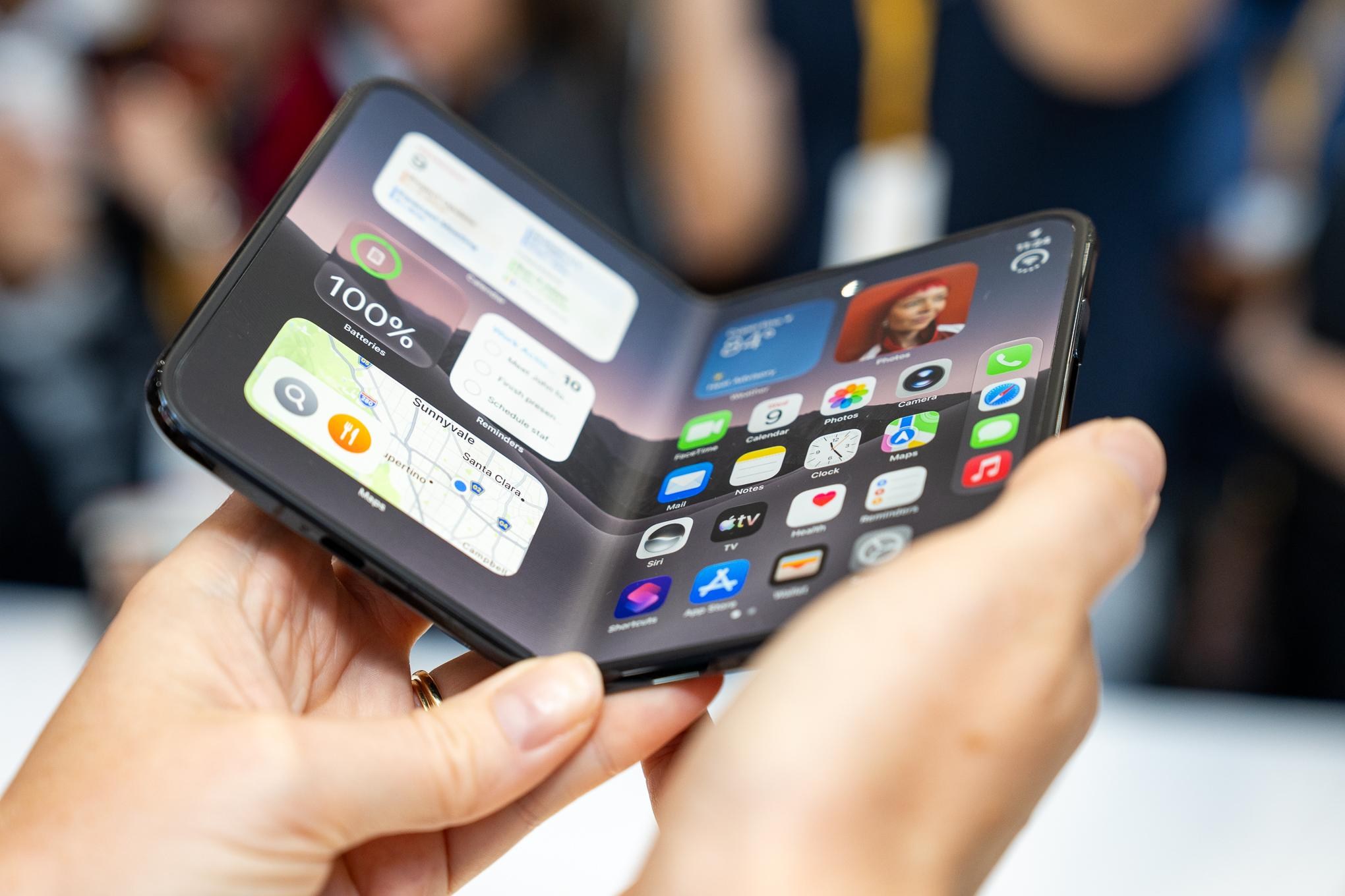 Cận cảnh iPhone Duo