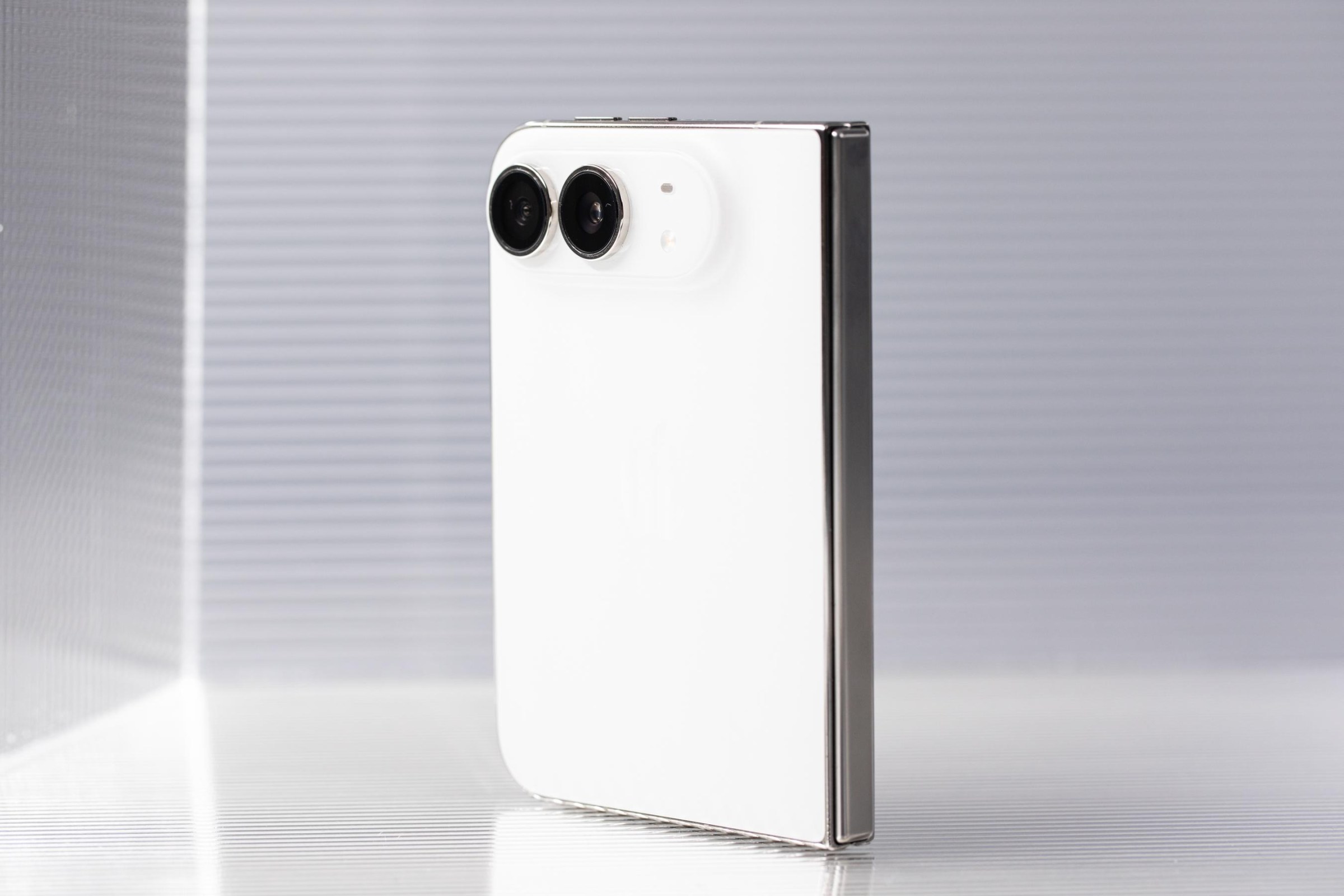 iPhone Duo với thiết kế gập độc đáo