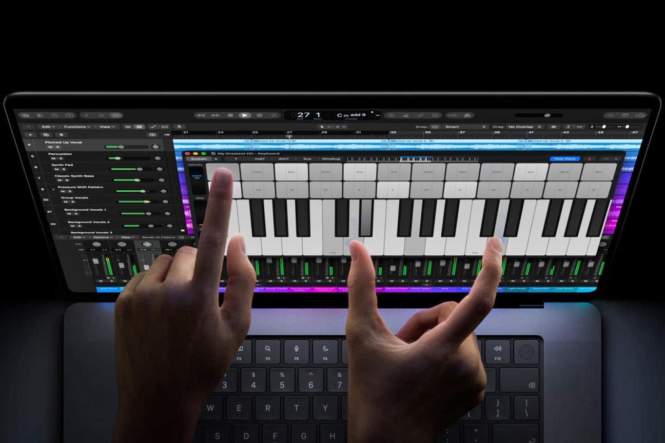 MacBook Pro cảm ứng đầu tiên của Apple