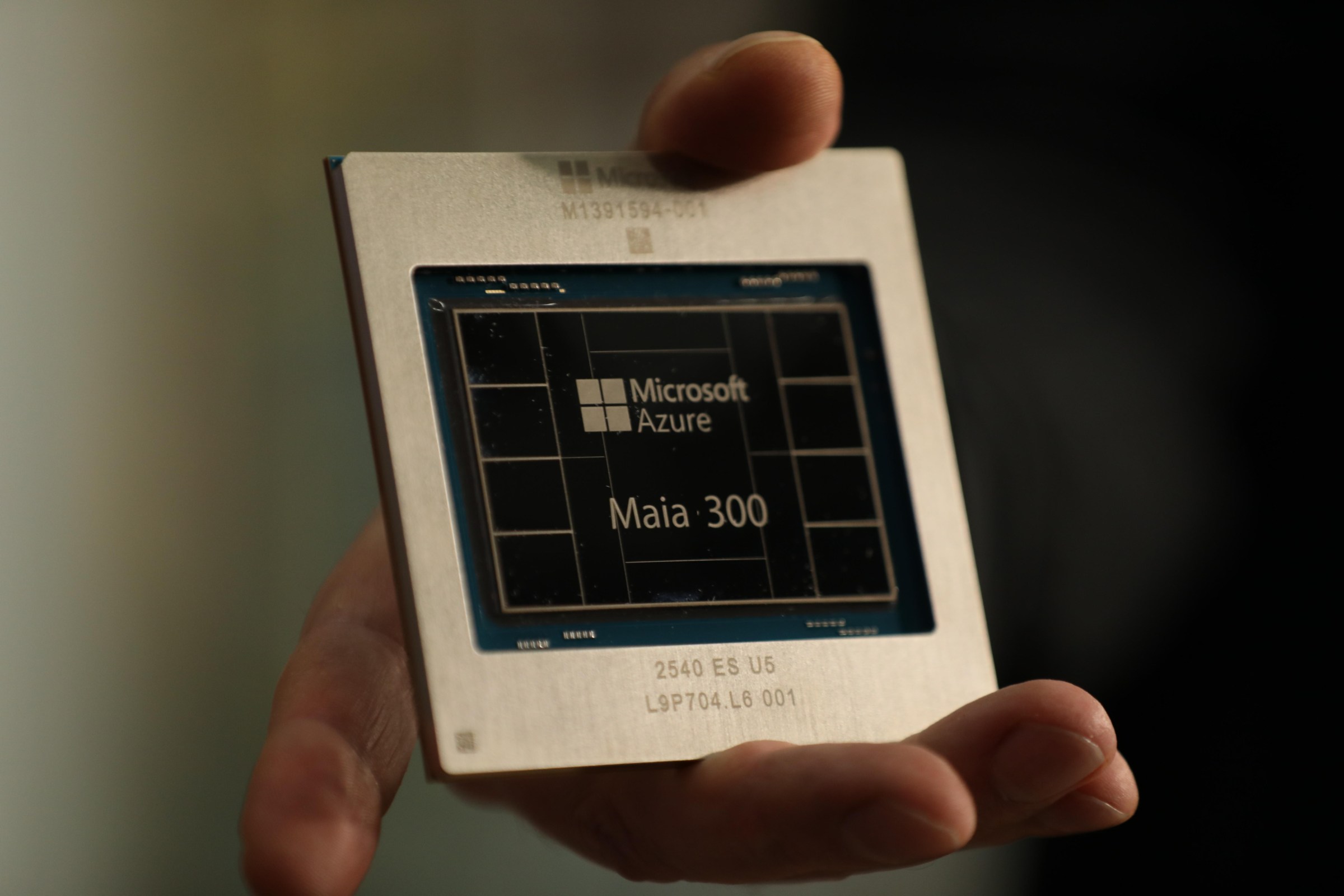 Chip Maia 300 của Microsoft