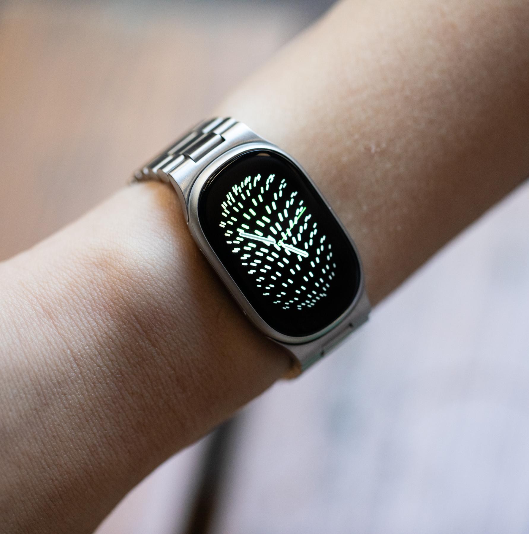 Fitbit Edge trên cổ tay