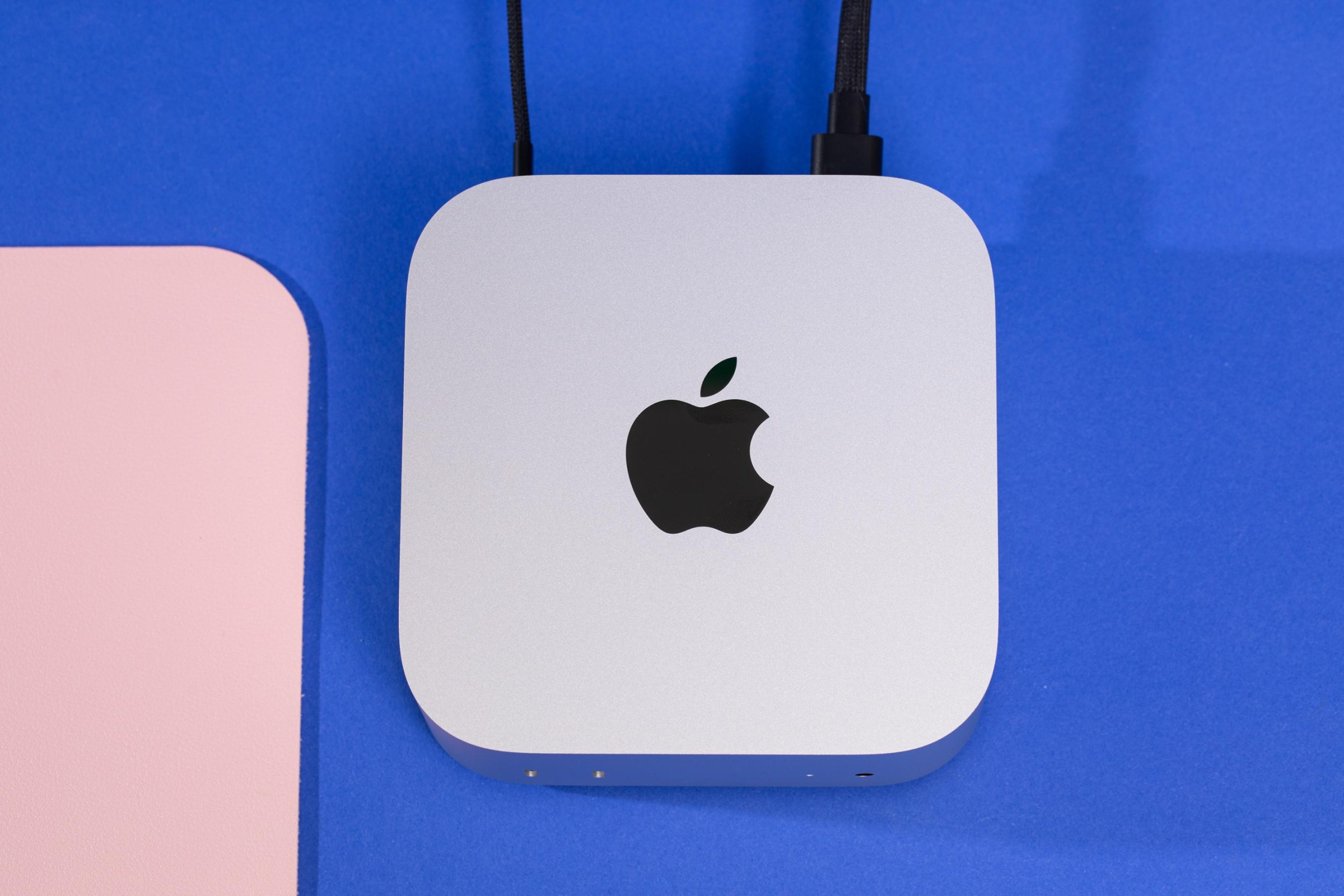 Toàn cảnh Mac Mini M6 trong không gian làm việc