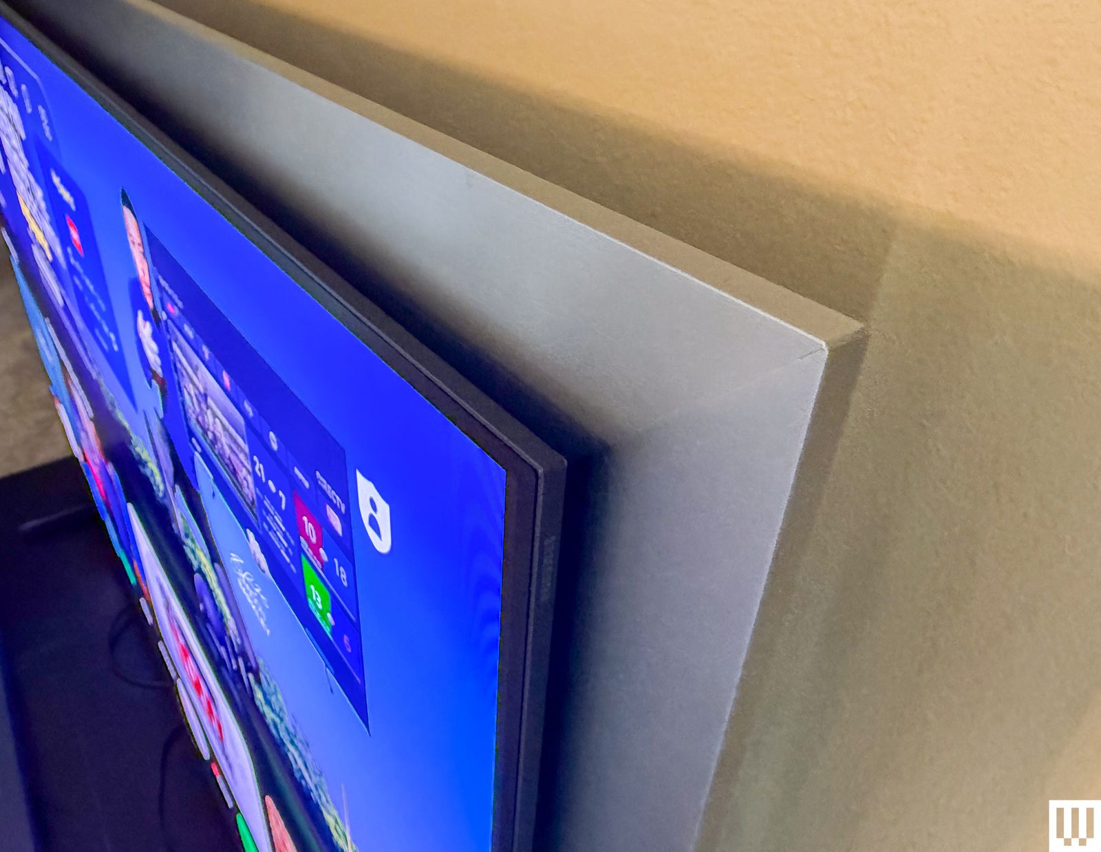 Samsung S95H OLED với viền kim loại mới