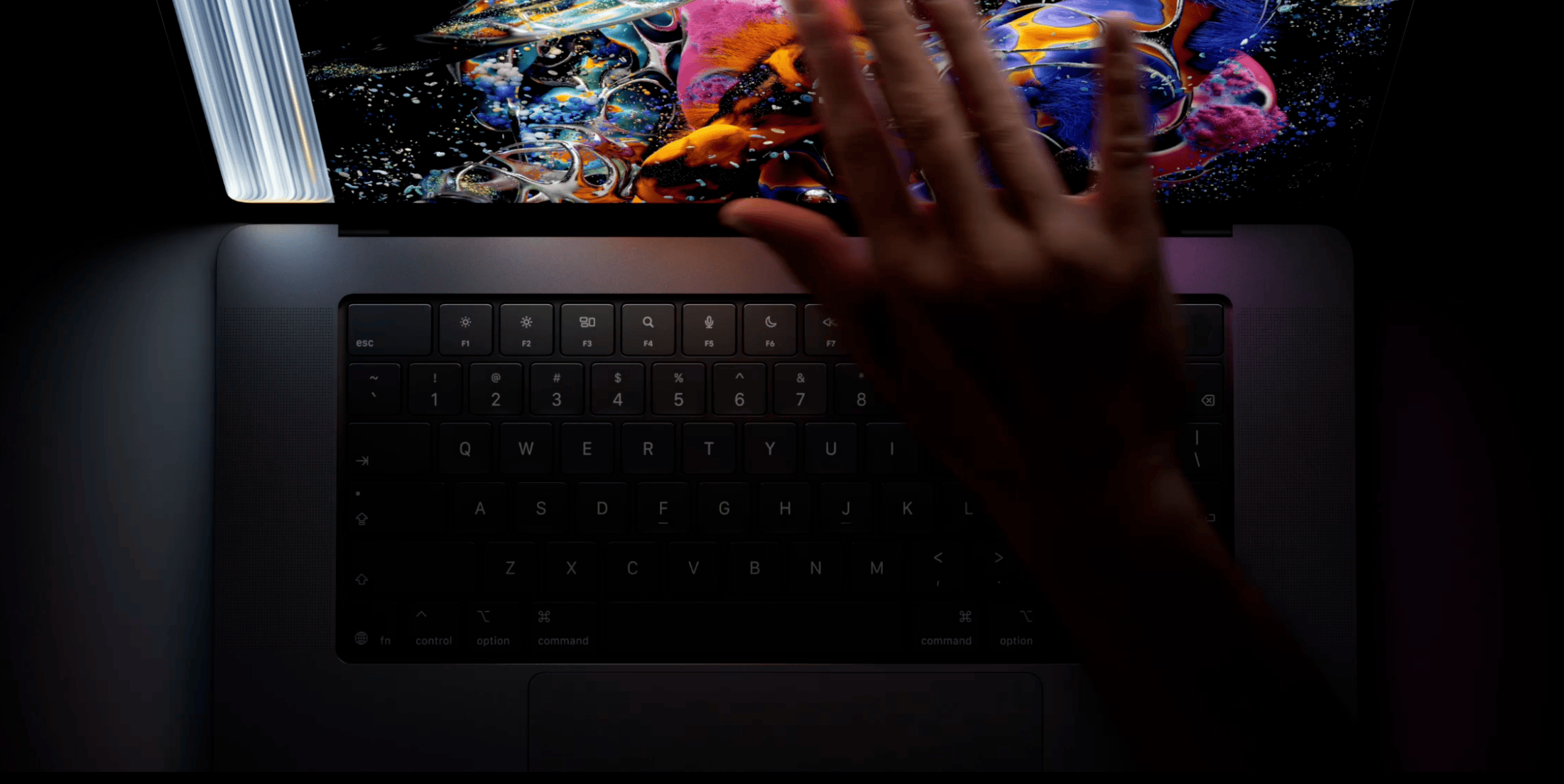 Màn hình OLED cảm ứng của MacBook Pro