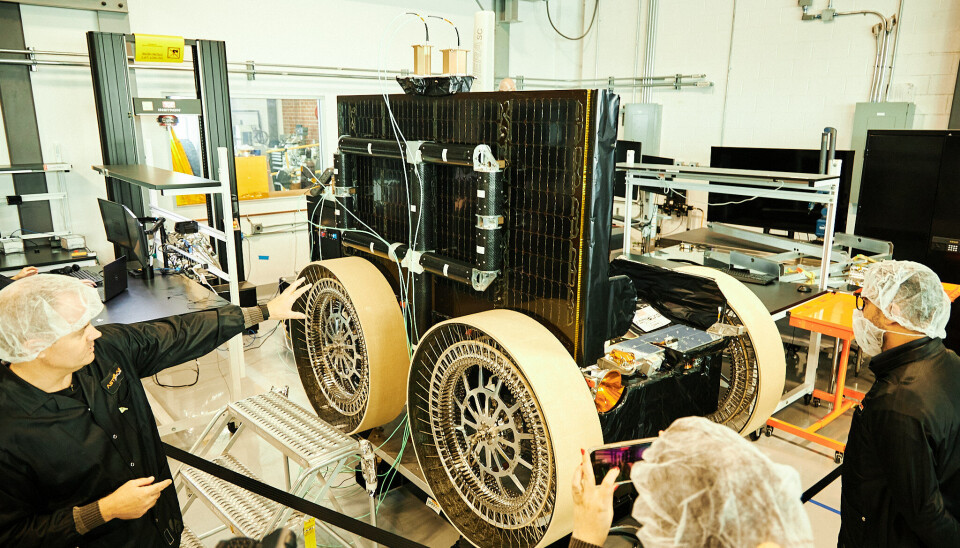 Xe tự hành FLIP của Astrolab trong phòng sạch tại Hawthorne, California