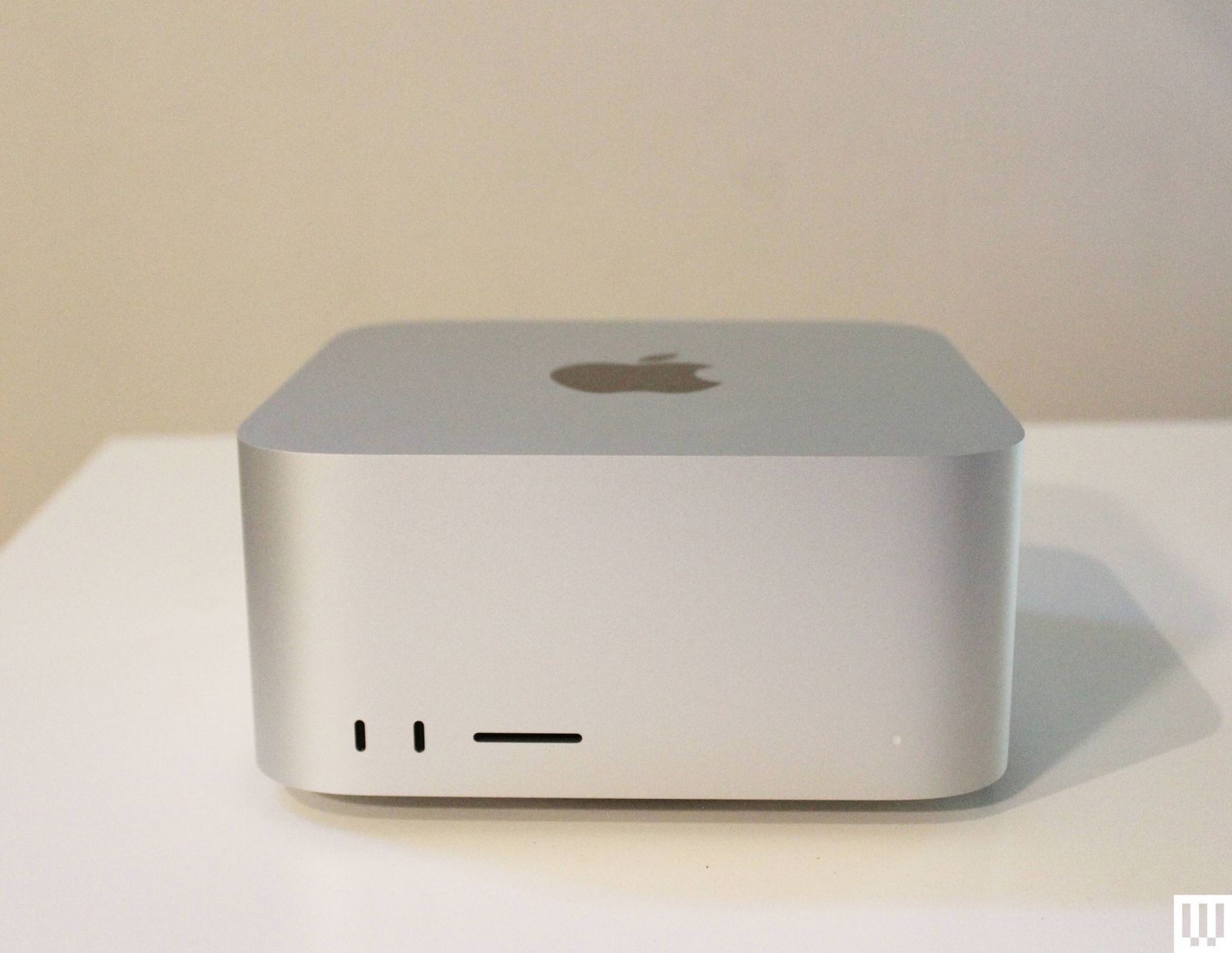 Mac Studio M5 Ultra nhìn từ mặt trước