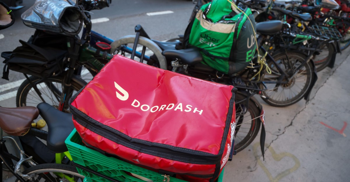 DoorDash chi 17 tỷ USD mua lại Instacart: Cuộc đua giao hàng tạp hóa nóng lên