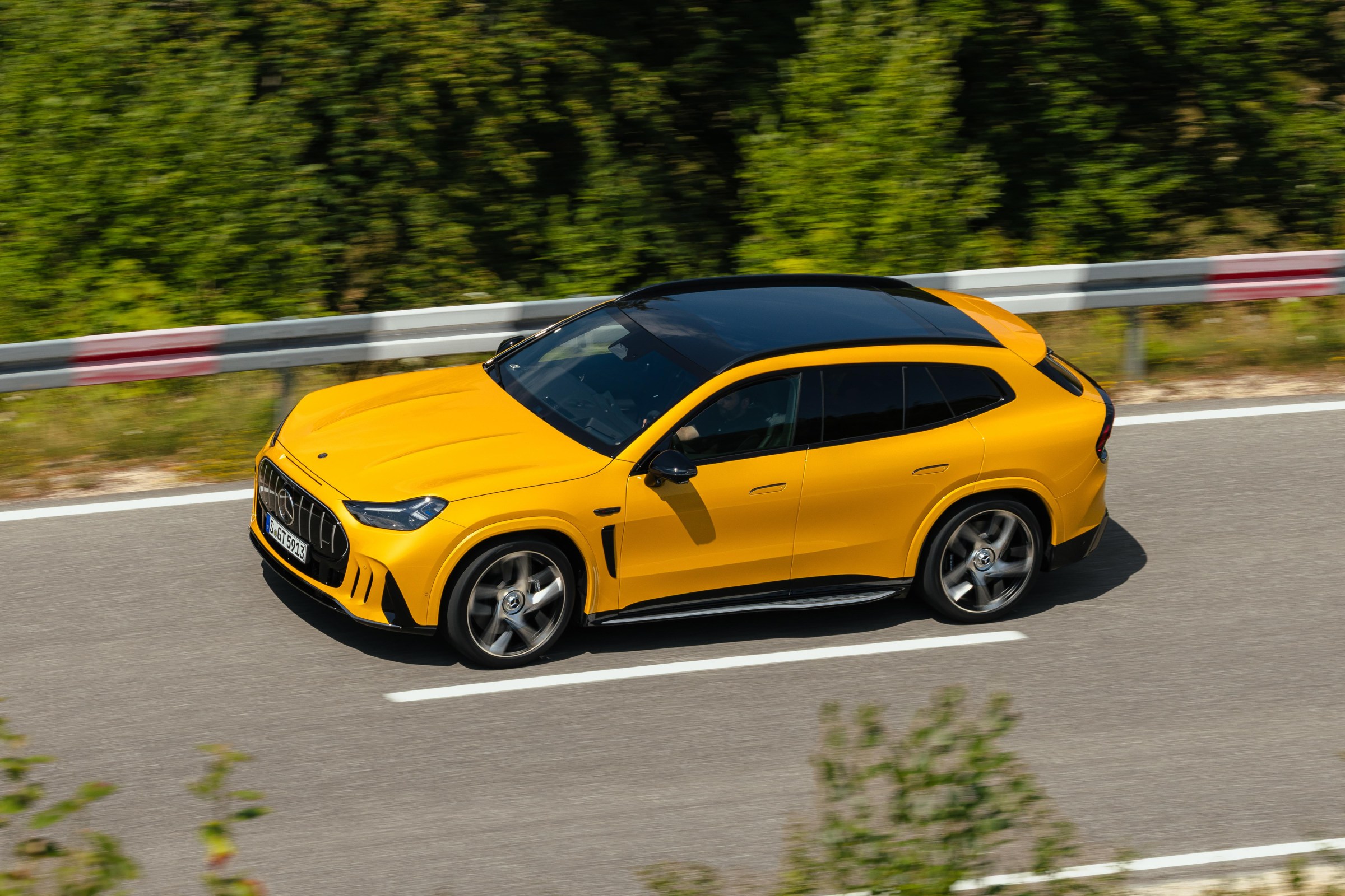 Hệ thống truyền động và pin của Mercedes-AMG GT SUV