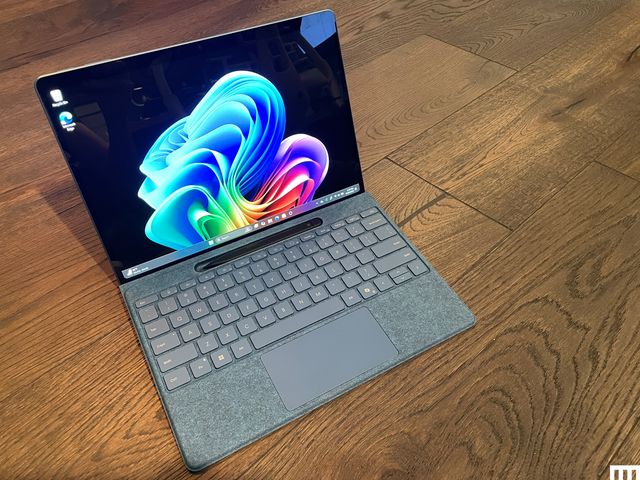 Surface Pro thế hệ 11