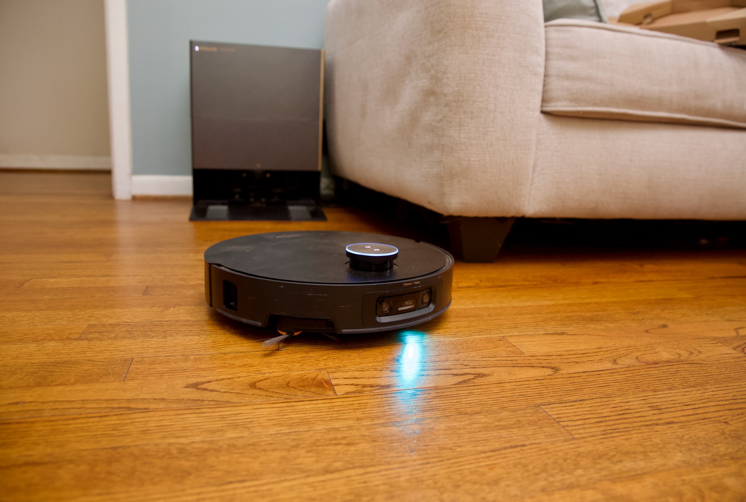 Robot hút bụi kiêm lau nhà Dreame X60 Ultra đang hoạt động