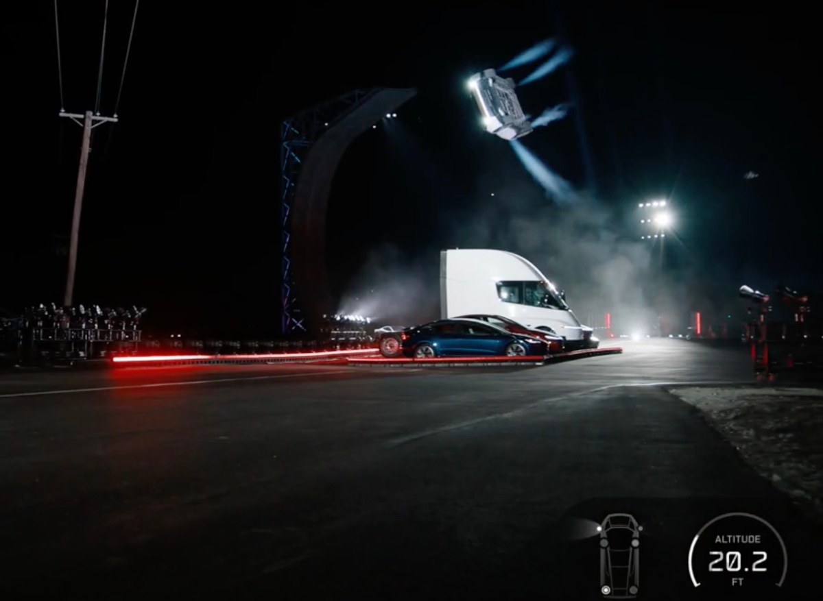 Tesla trình làng Roadster thế hệ mới: xe điện biết bay nhờ động cơ đẩy SpaceX