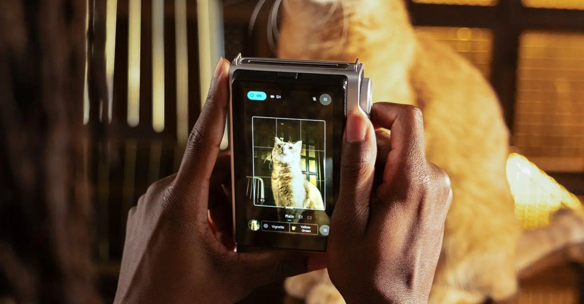 Fujifilm Instax Mini Evo 2: Màn hình cảm ứng và khả năng quay video