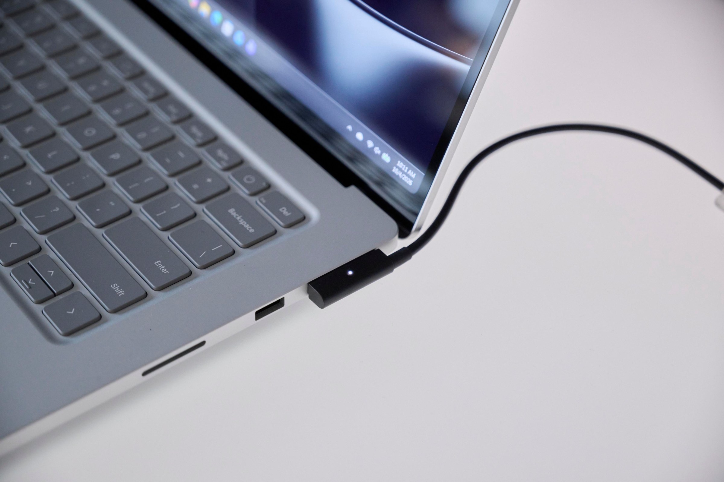So sánh hiệu năng RTX Spark với chip Apple M-series