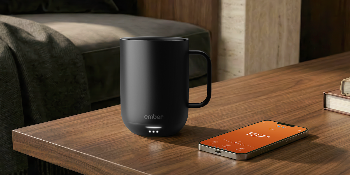 Ember Mug 3: Chiếc cốc thông minh giữ nhiệt giúp ly trà đêm thêm trọn vẹn