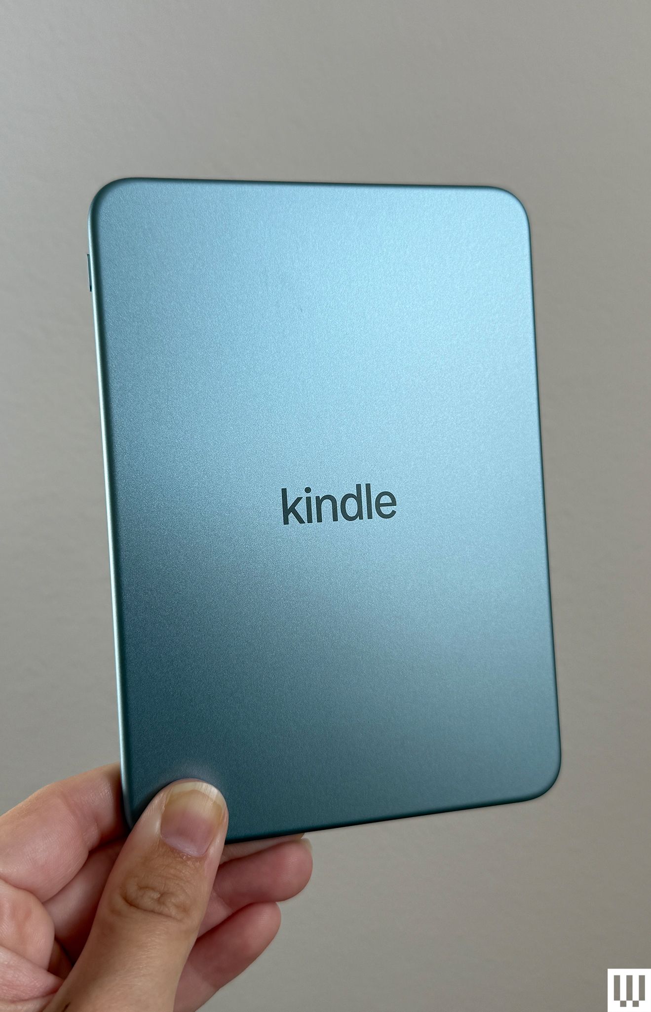 Mặt sau Kindle Aluminum 2026