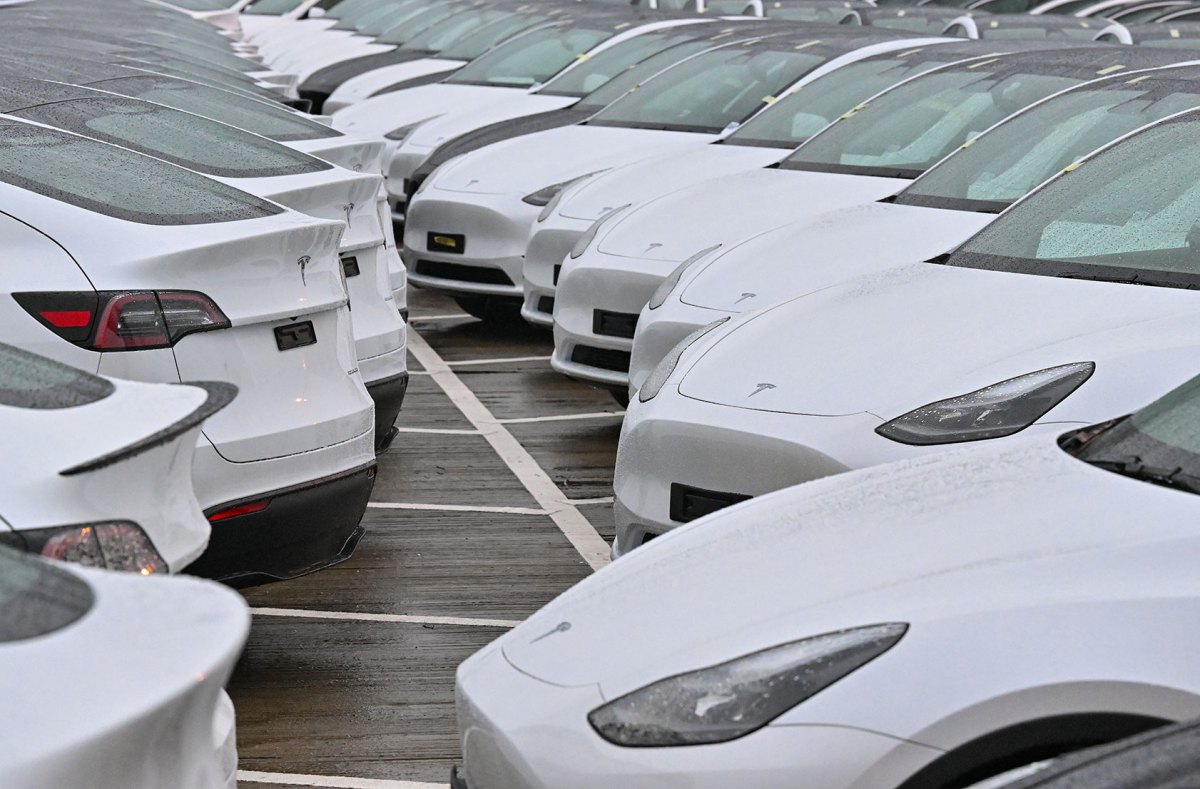 Tesla duy trì đà bán xe điện bất chấp khó khăn tại thị trường Mỹ