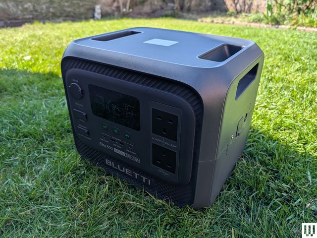 Cạnh bên Bluetti Elite 300