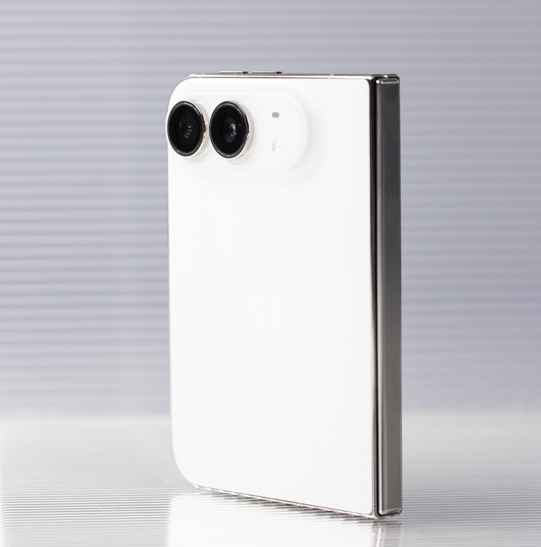 iPhone Duo - chiếc iPhone gập đầu tiên của Apple