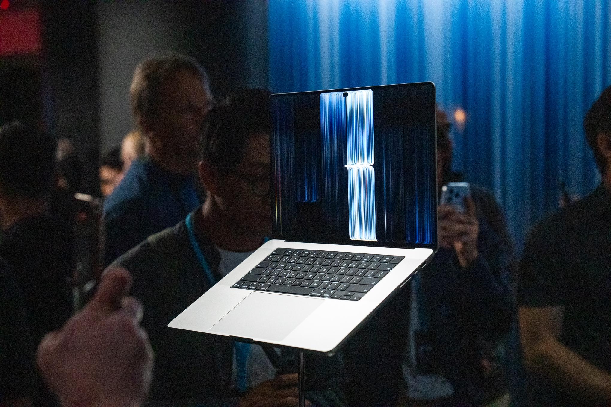 MacBook Pro màn hình cảm ứng của Apple