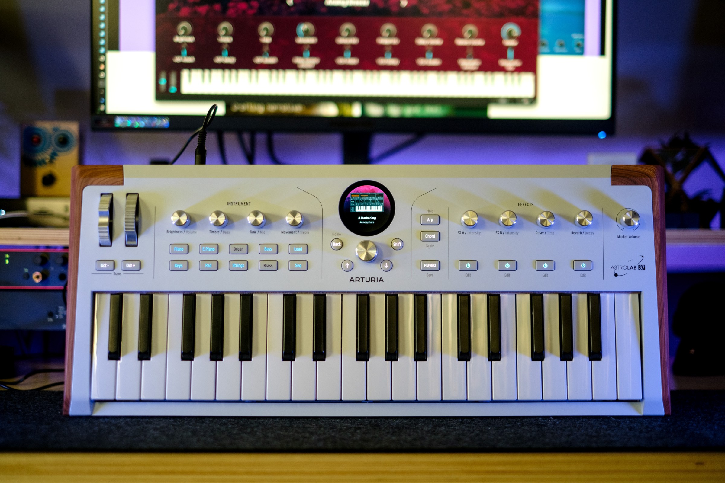 Màn hình và bảng điều khiển của keyboard Arturia AstroLab