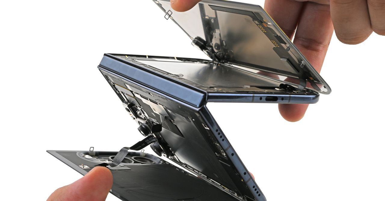 iPhone Duo gặp lỗi nứt màn hình: iFixit mổ xẻ và lý giải nguyên nhân
