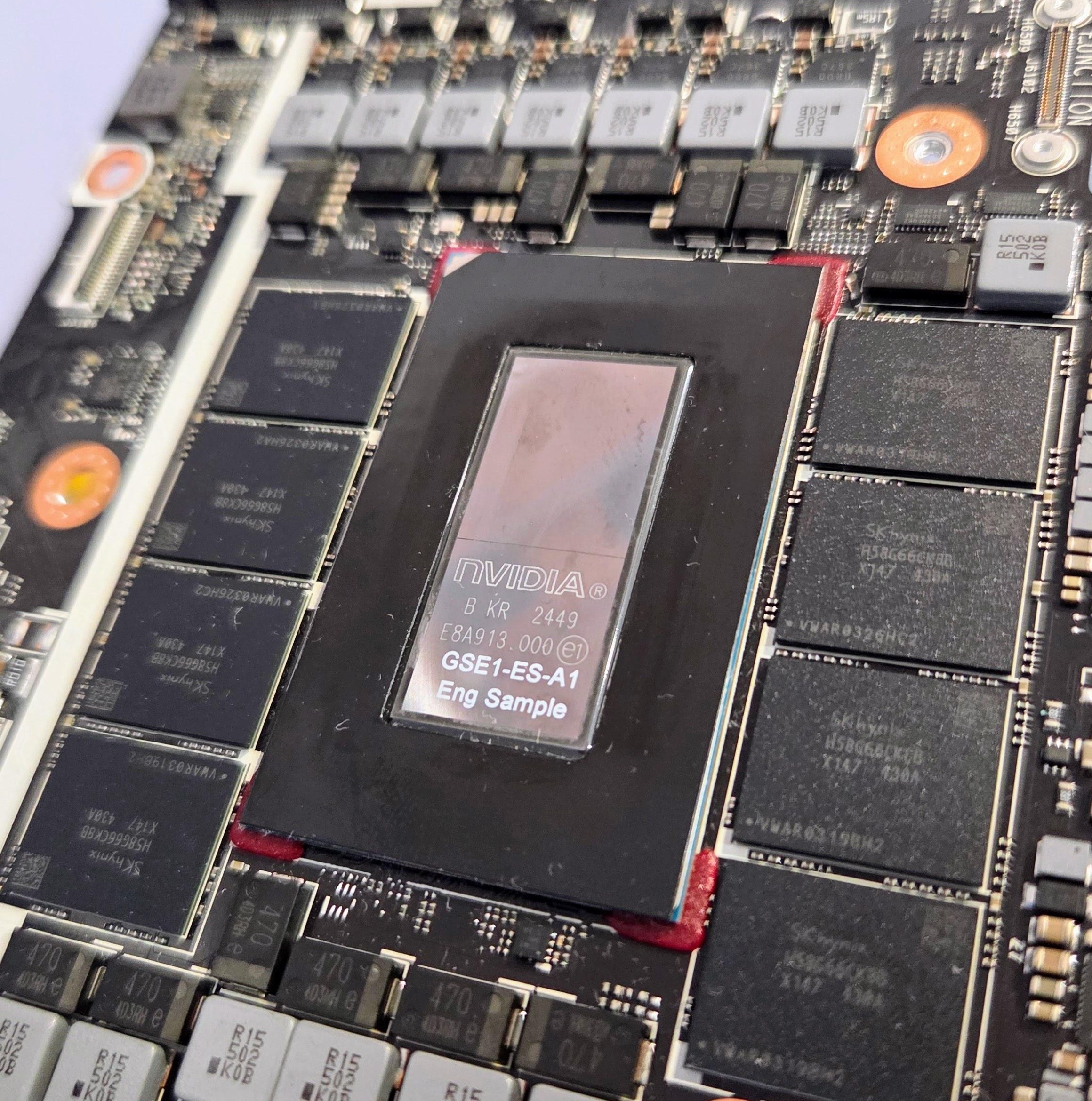 Chip Nvidia RTX Spark trên bo mạch laptop Asus
