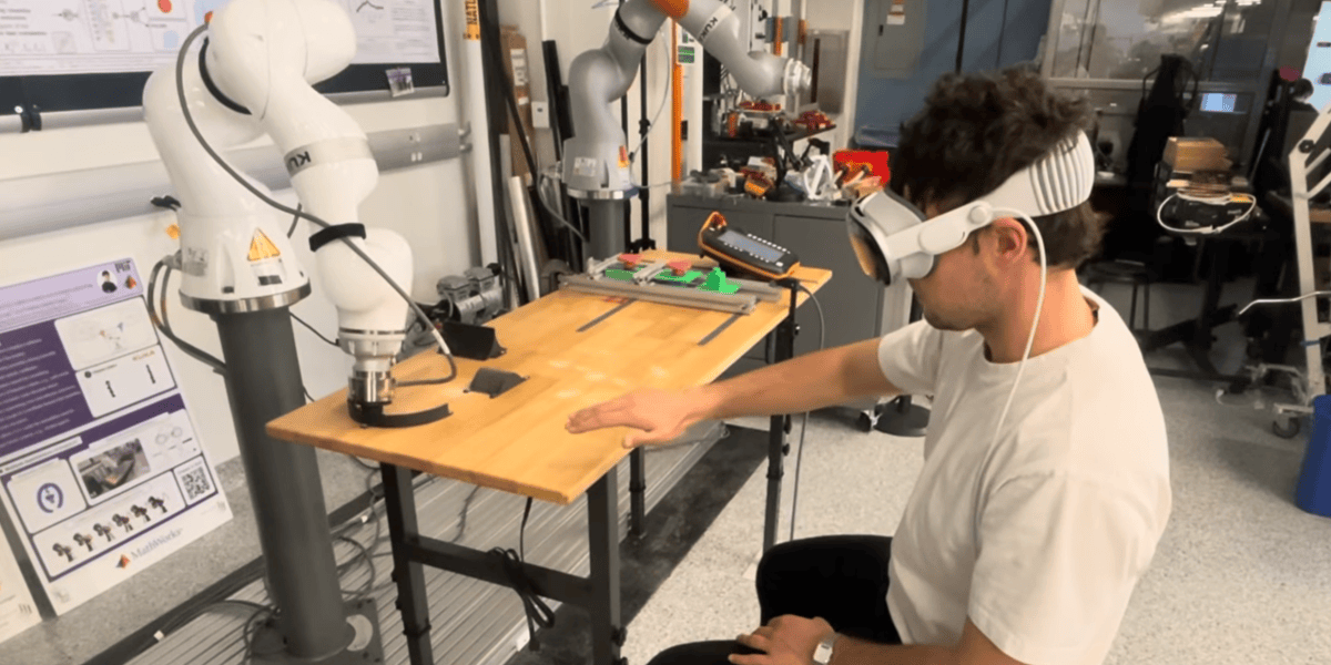 Robot trị liệu ứng dụng AI hỗ trợ bệnh nhân đột quỵ phục hồi chức năng
