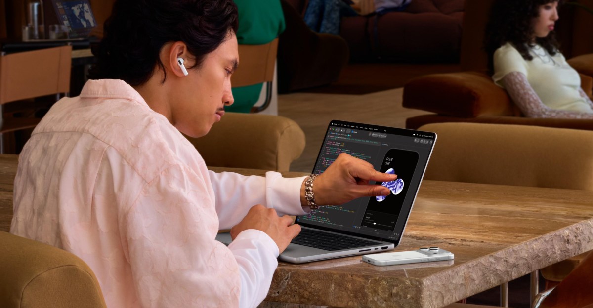 Apple chính thức ra mắt MacBook Pro màn hình cảm ứng đầu tiên