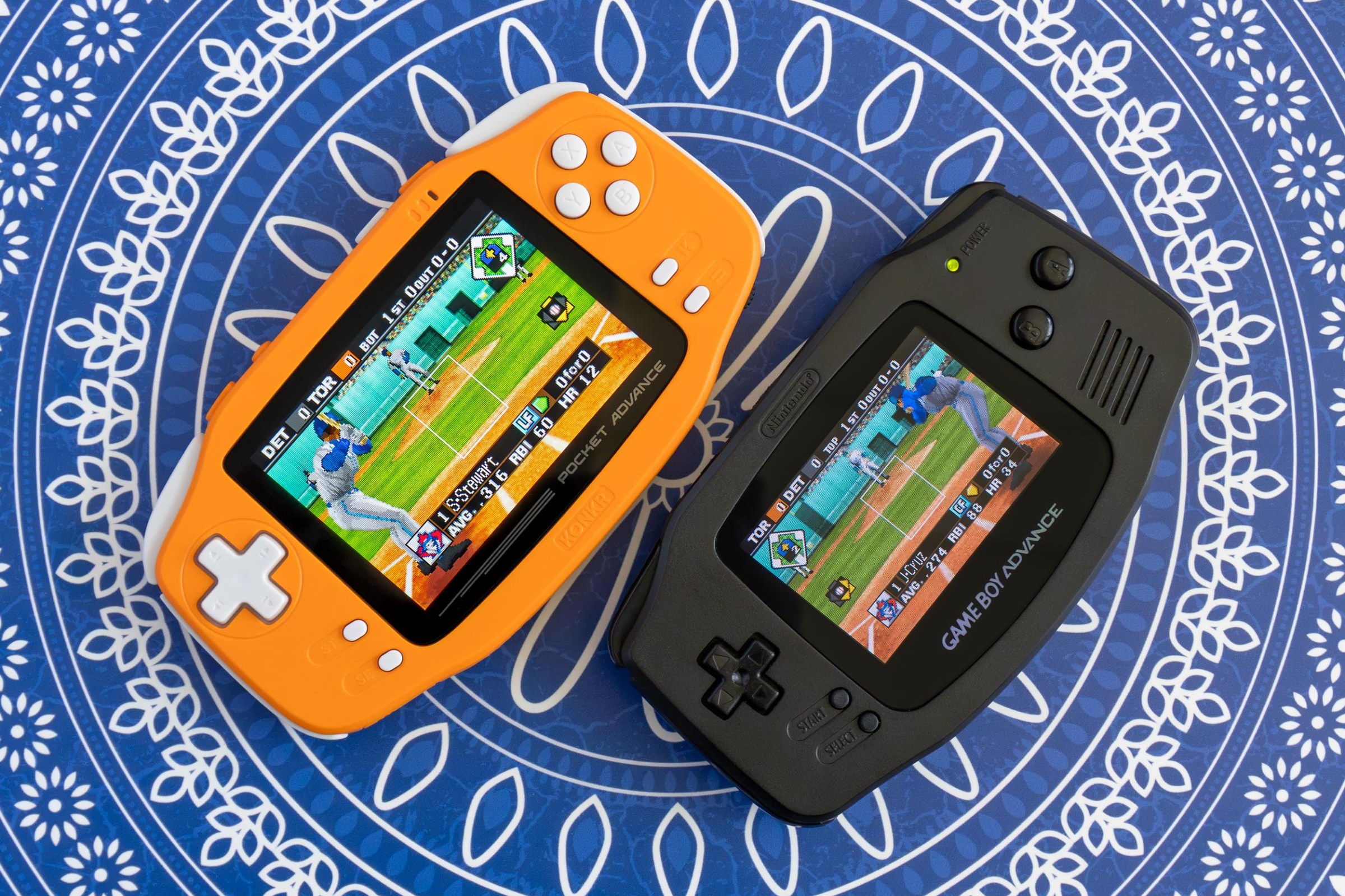 Cận cảnh các nút bấm và D-pad của Pocket Advance