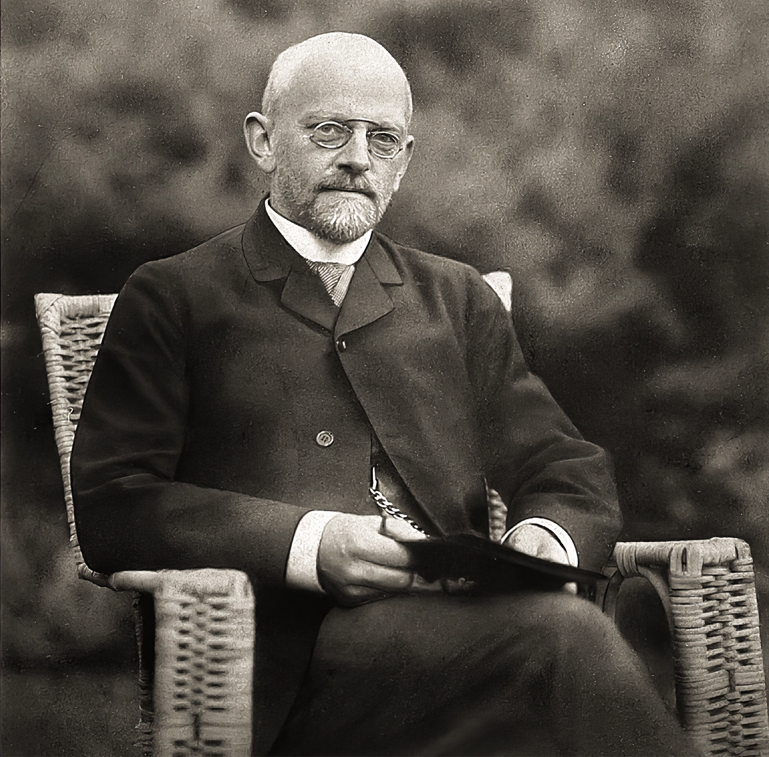 David Hilbert, nhà toán học đặt nền móng cho cấu trúc không gian mang tên ông