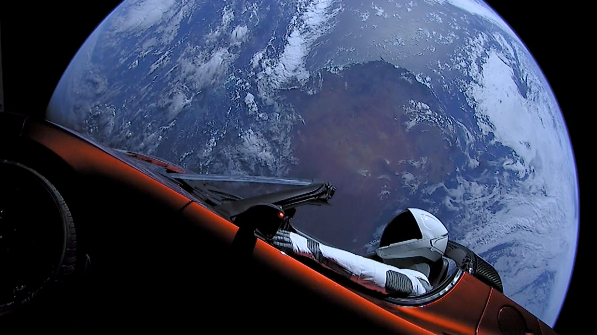 Tesla Roadster và Elon Musk