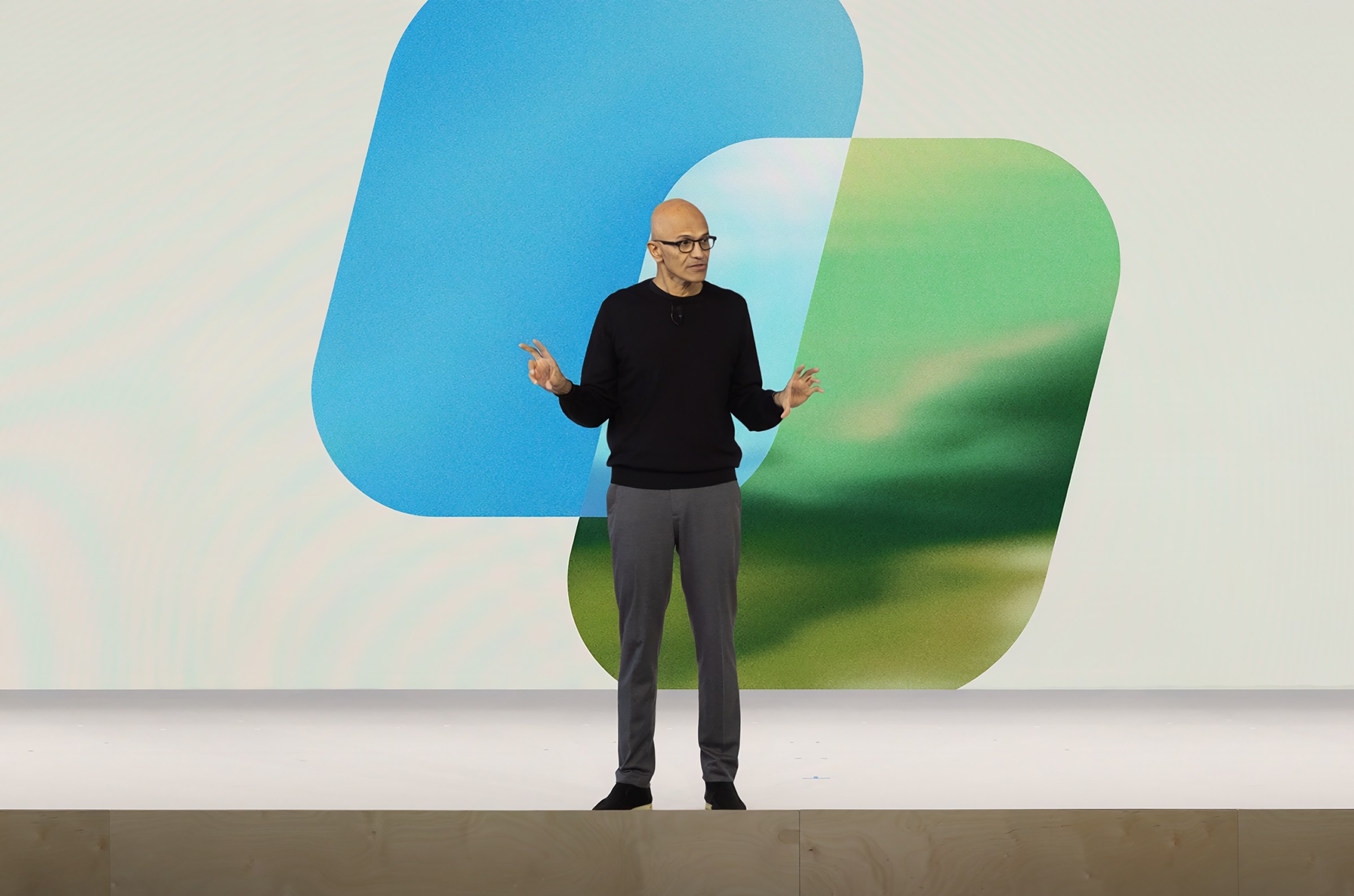 Satya Nadella tại sự kiện Copilot
