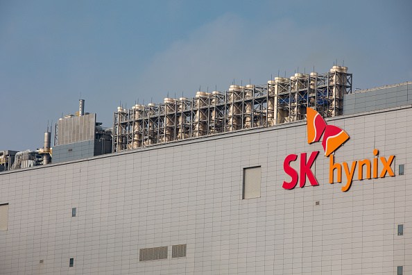 SK Hynix mặc cả xuất khẩu thiết bị chip sang Trung Quốc để đổi lấy nhà máy tại Mỹ