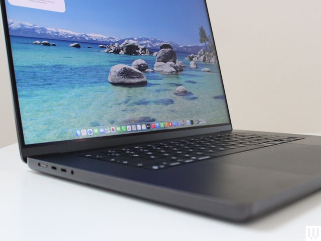 Thiết kế và màn hình của MacBook Pro