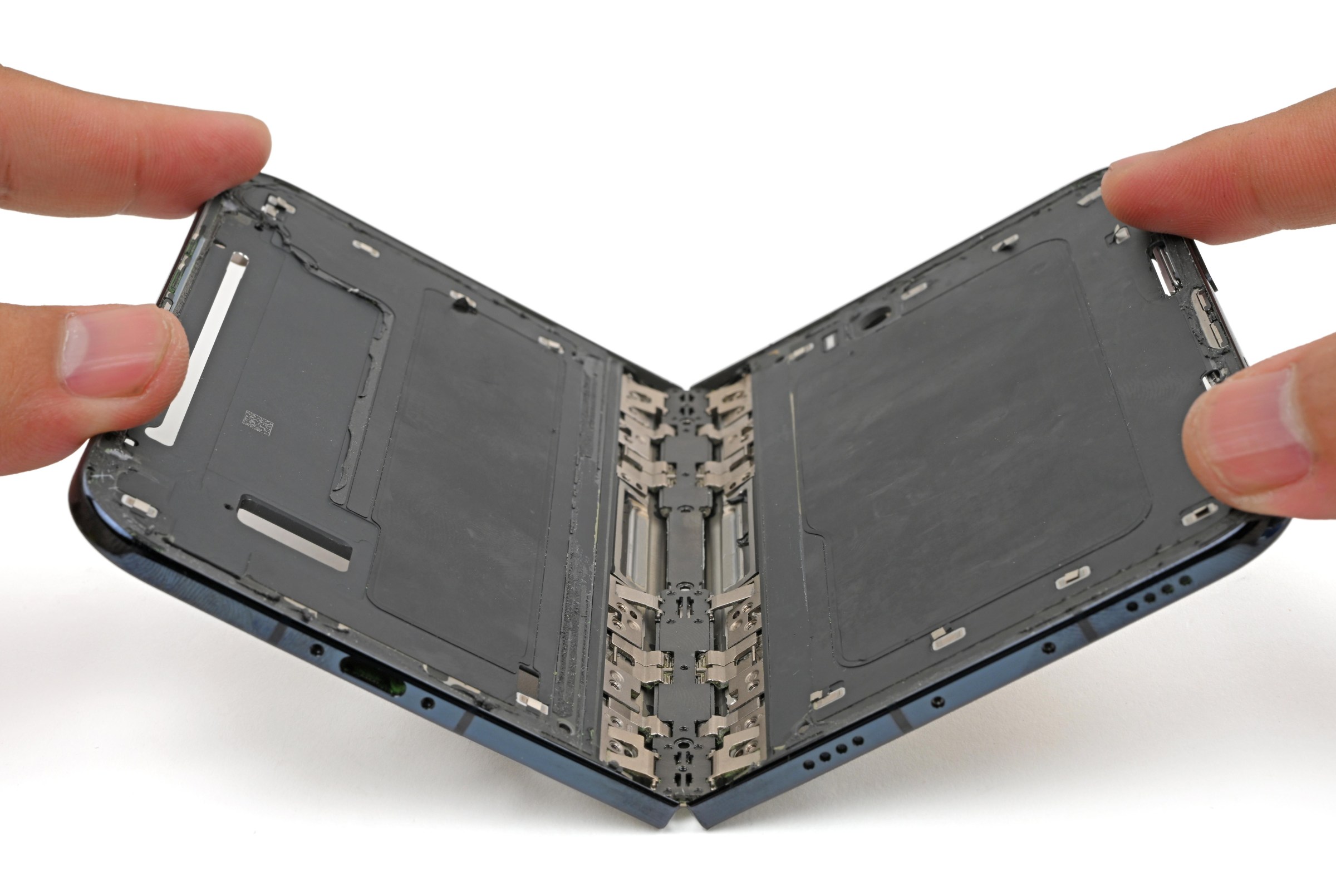 Màn hình trong của iPhone Duo gặp sự cố tại vị trí bản lề