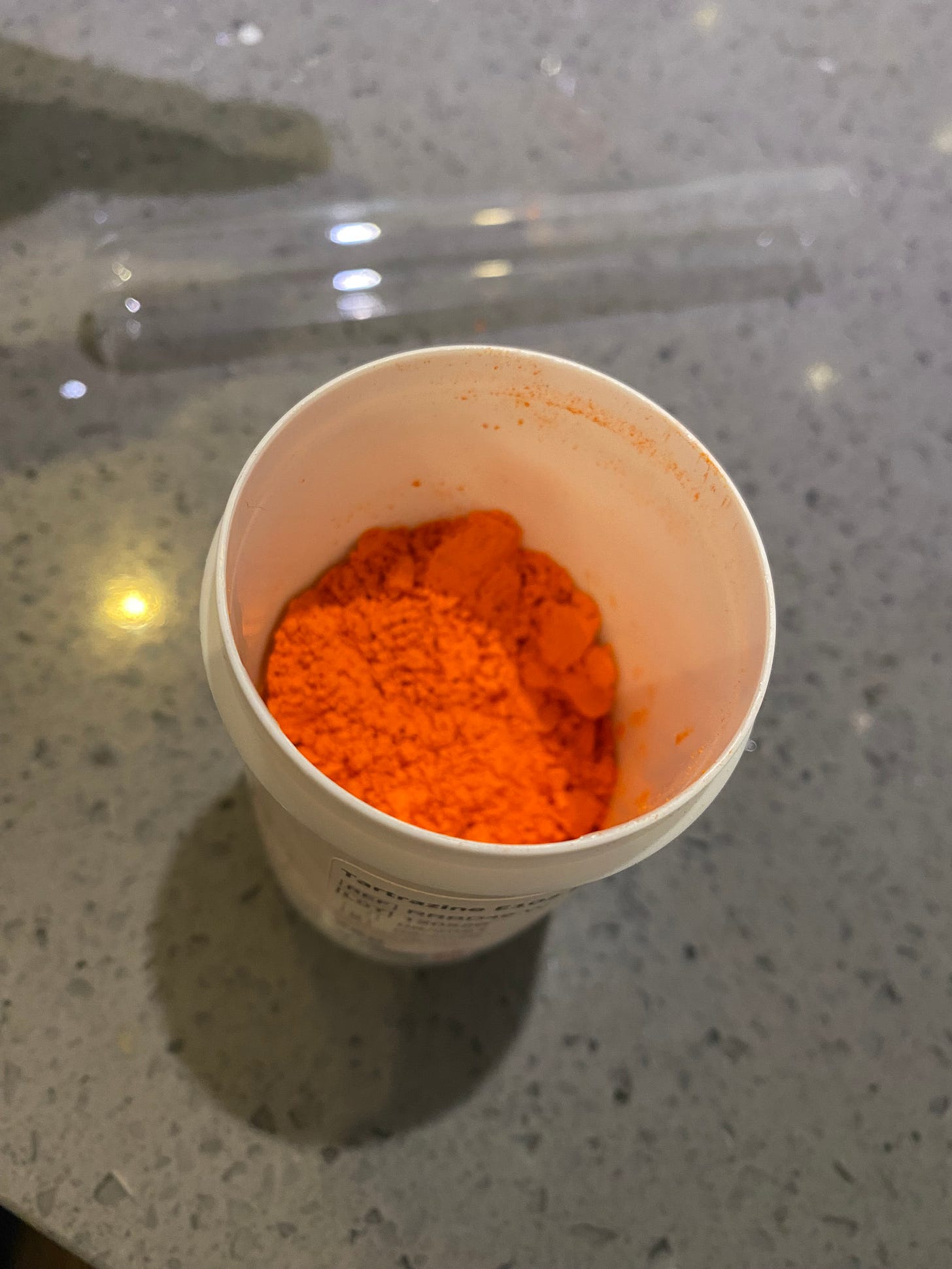 Minh họa thành phần tartrazine trong thực phẩm