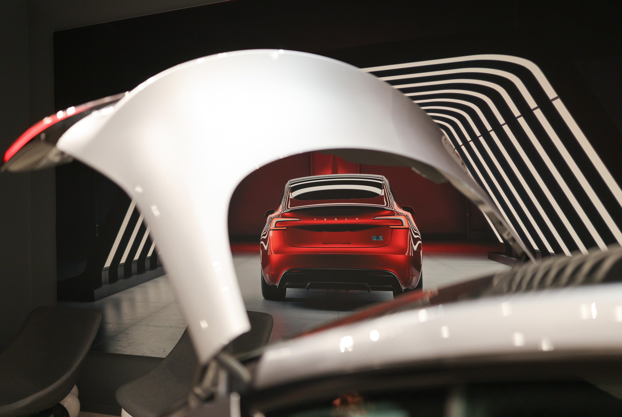 Tesla ghi nhận doanh số quý III sụt giảm nhẹ so với cùng kỳ
