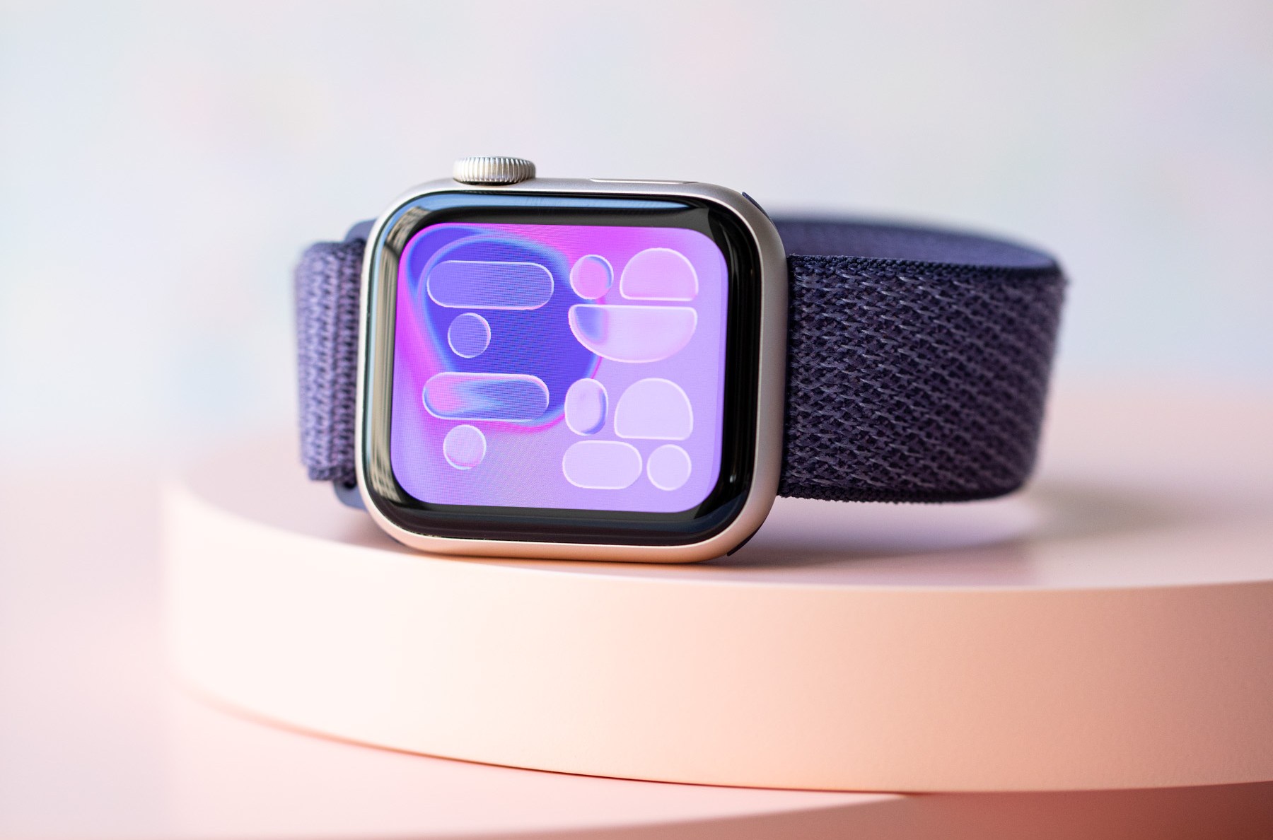 Apple Watch SE 3 với màn hình hiển thị thông tin sức khỏe
