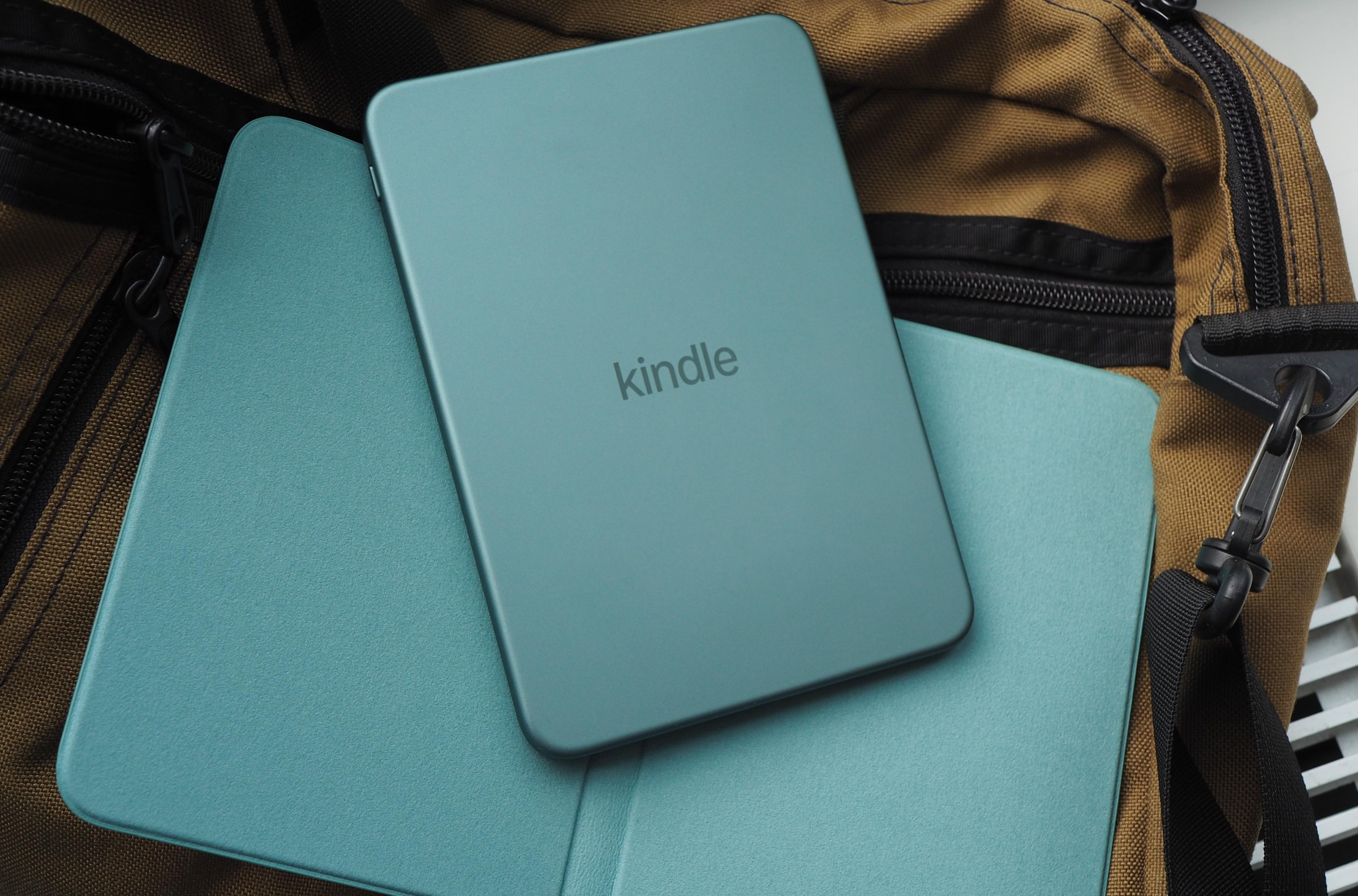 Kindle cơ bản thế hệ mới với màu sắc tươi mới