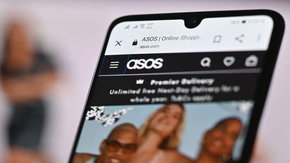 Người dùng ASOS bất ngờ nhận thông báo tống tiền trên ứng dụng