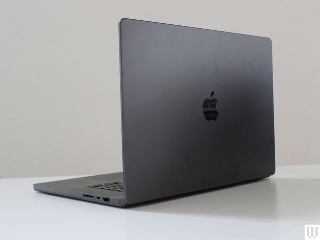 MacBook Pro M5 Max phiên bản 16 inch