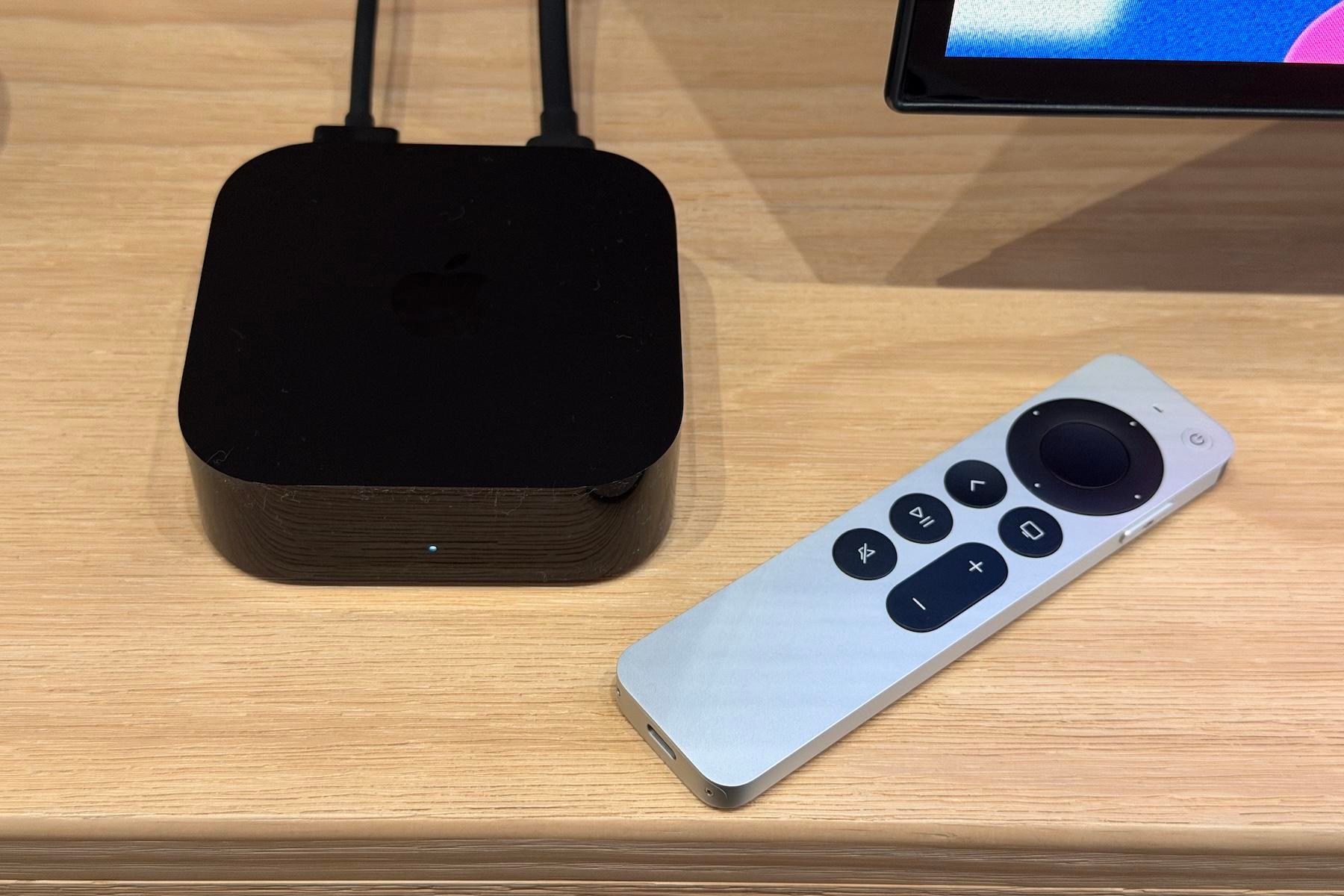 Apple TV 4K thế hệ mới và điều khiển từ xa