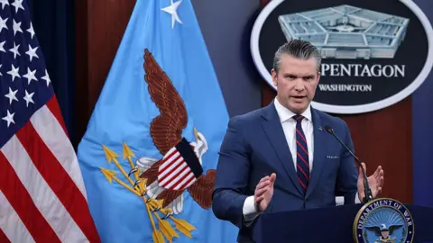 Bộ trưởng Quốc phòng Mỹ Pete Hegseth