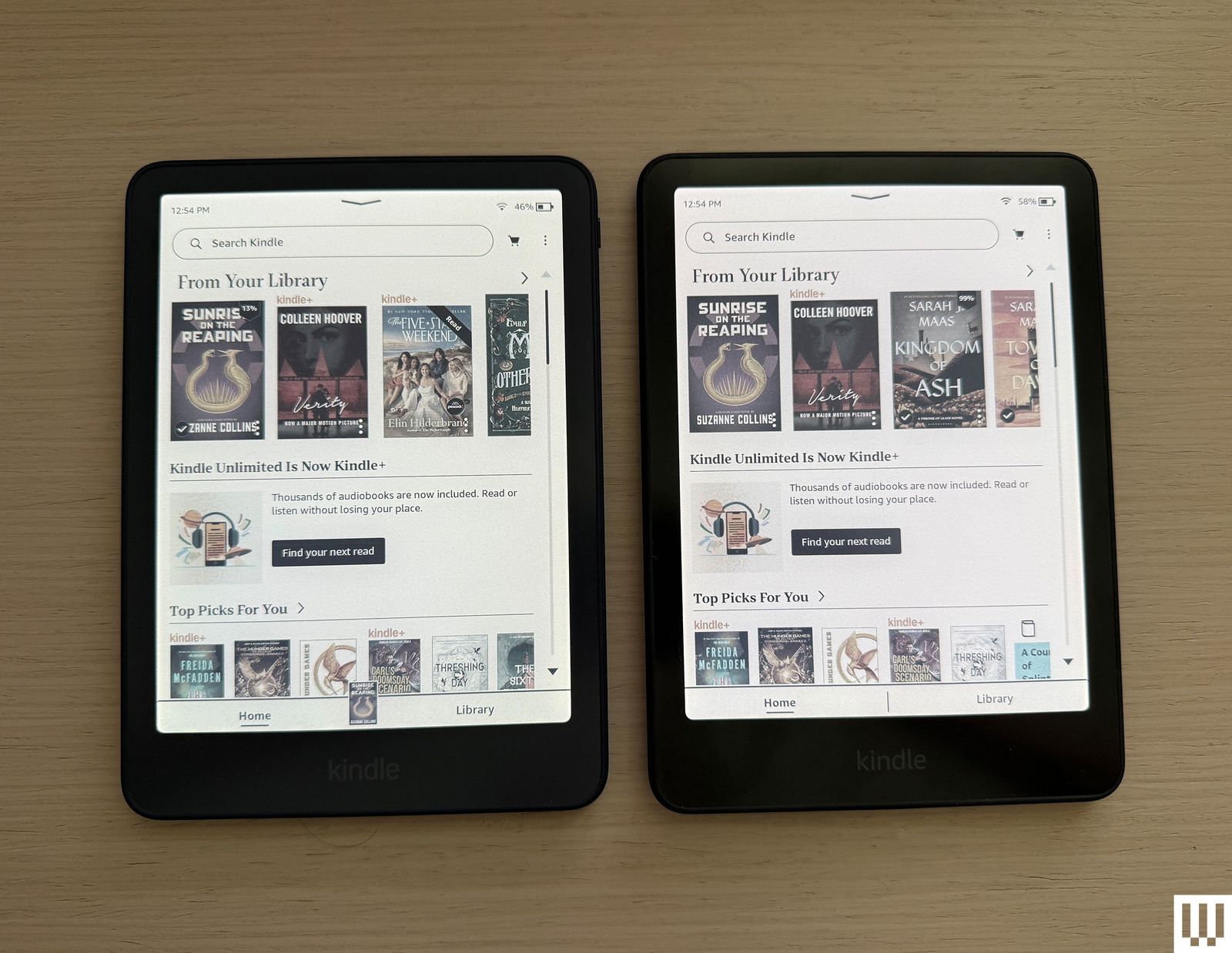 Kindle Colorsoft 2026 bên cạnh Colorsoft đời đầu