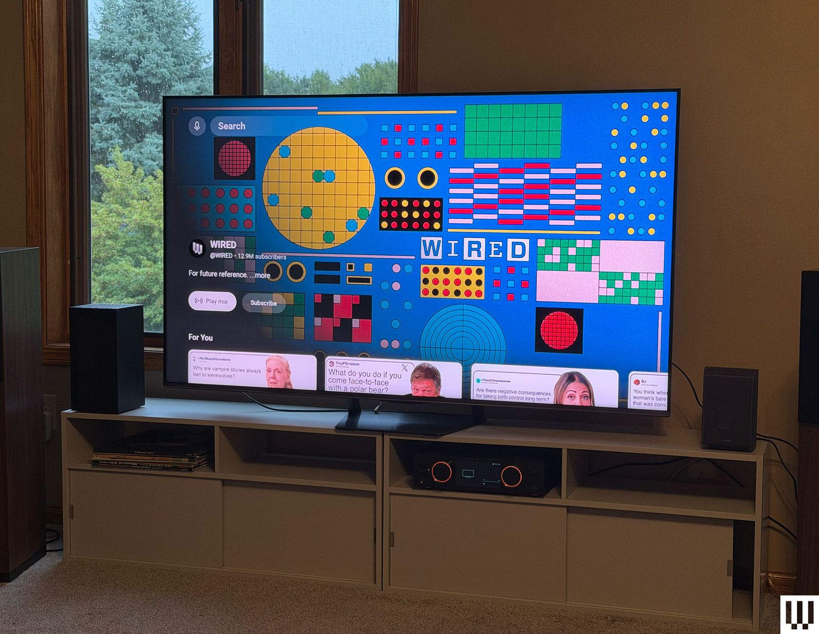 TV Hisense UR8 RGB MiniLED