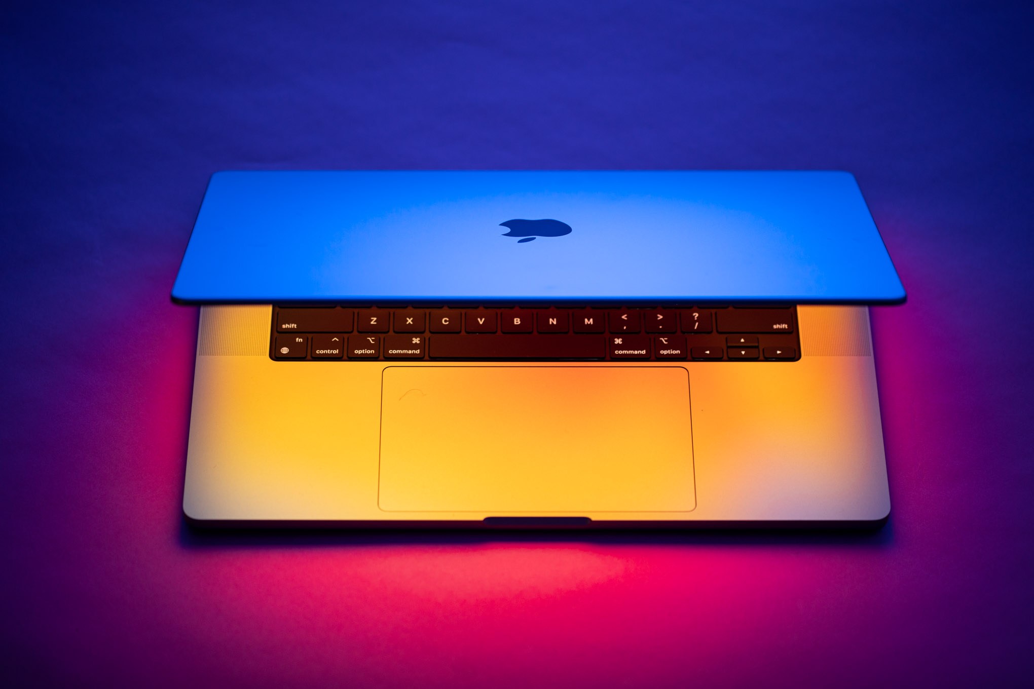 MacBook Pro màn hình lớn