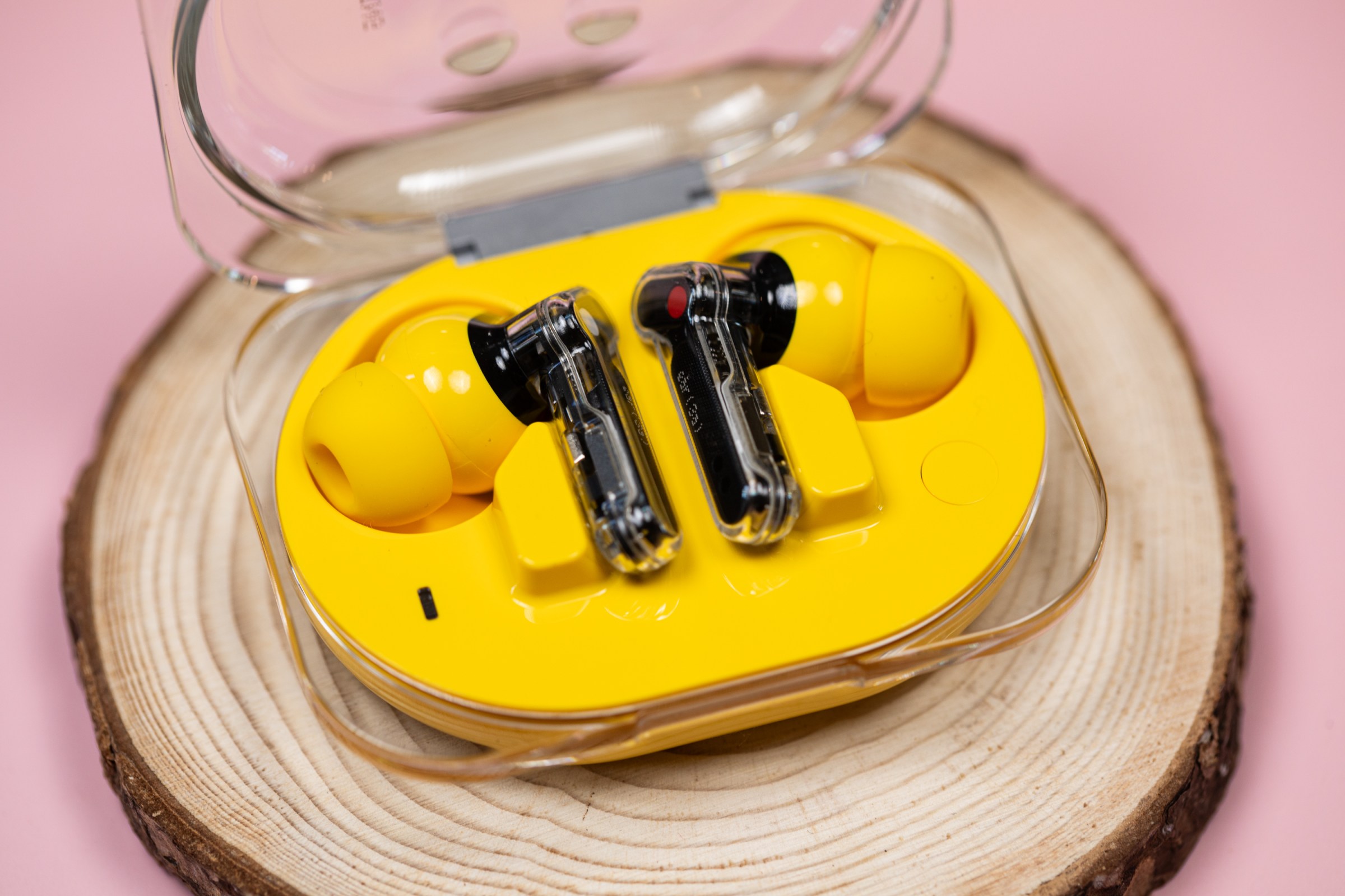 Tai nghe Nothing Ear 3A với thiết kế trong suốt đặc trưng